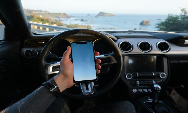 استخدام الجوال أثناء القيادة