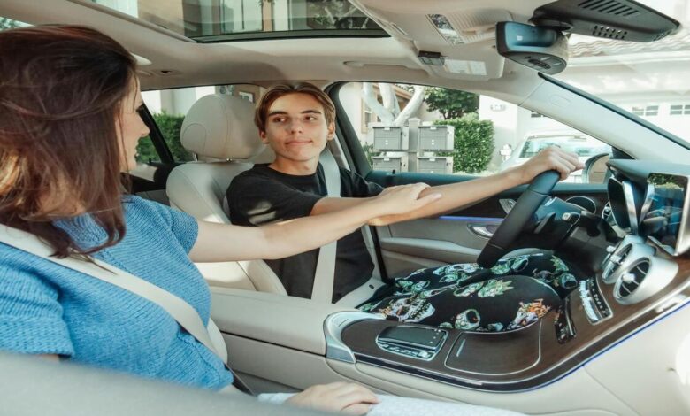 تعليم قيادة السيارة للمبتدئين